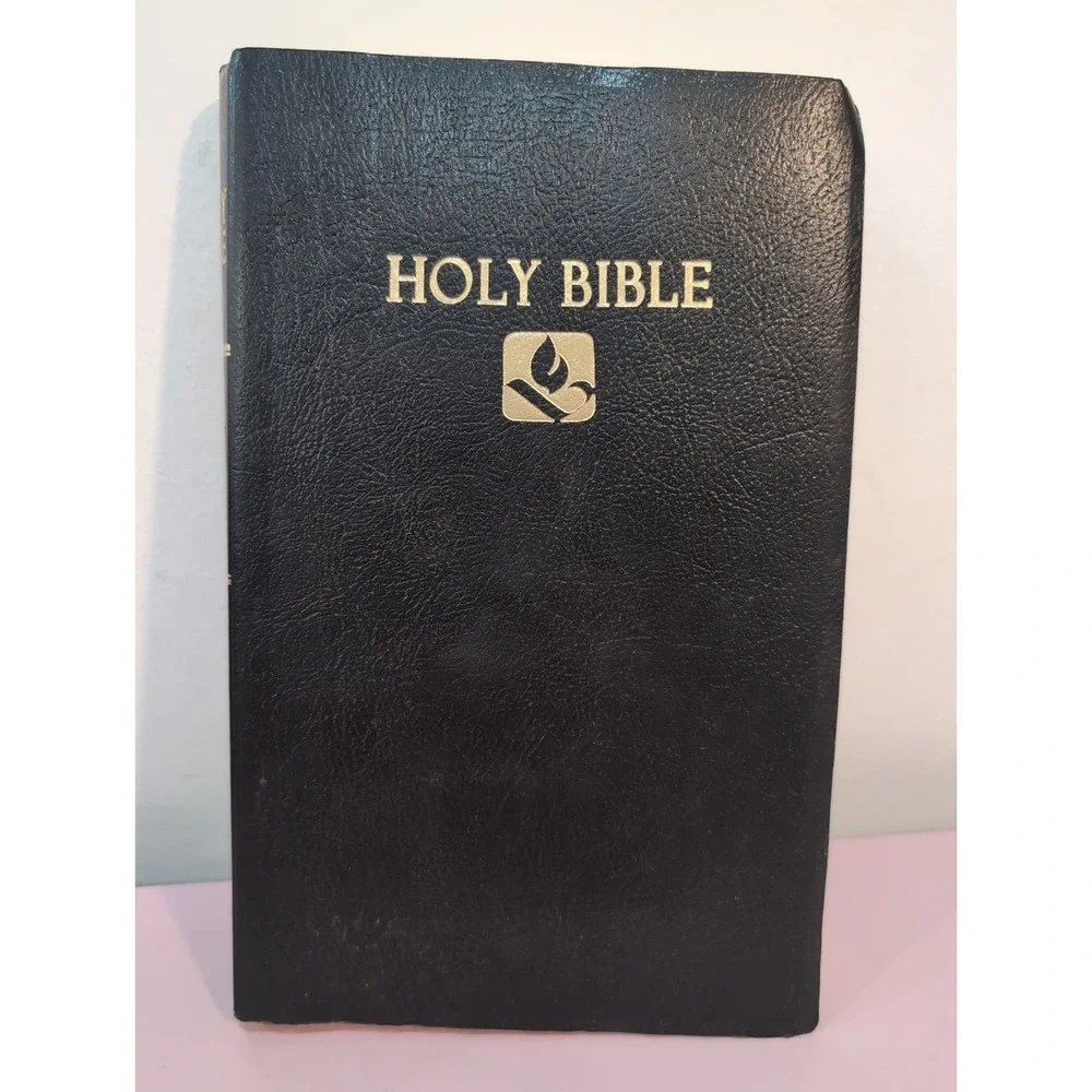 Holy Bible With‎ The Apocrypha New Revised Standard Version 1989